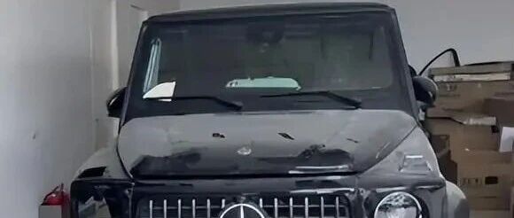 河南一男子把奔驰大G借给朋友当婚车，结果婚礼当天连撞4车定损41万元，对方却称已离婚没钱结账，9年好友对簿公堂！