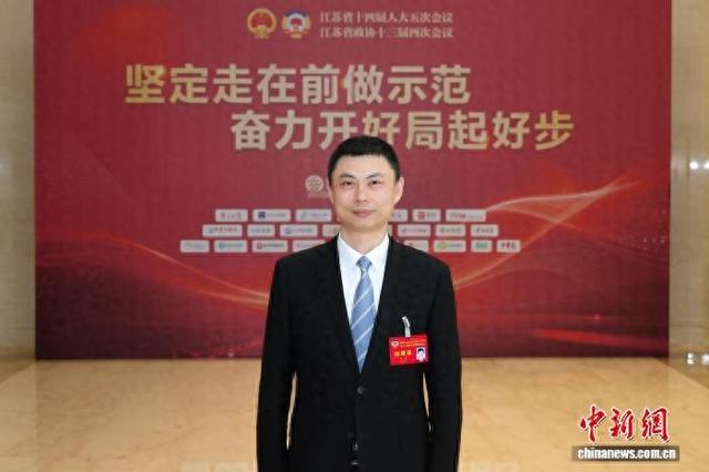 江苏省政协委员、九三学社无锡市委会副主委、江阴市商务局局长时平参加2026年江苏省两会。受访者本人 供图