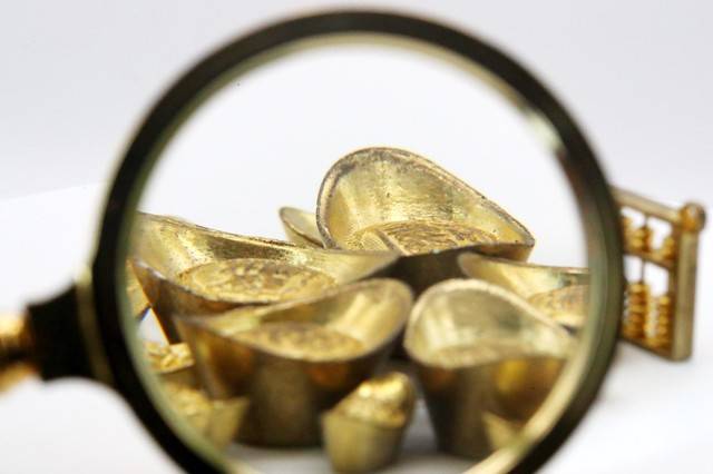 如何评估黄金投资的优缺点?这些优缺点如何影响投资者的选择?