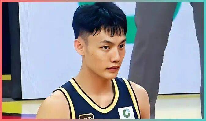 8投2中，4失误！徐杰究竟怎么了？杜锋一语道破天机，真不怪他