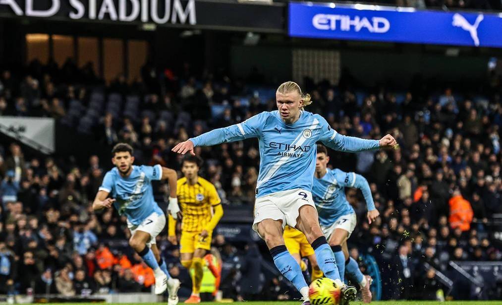 哈兰德点射破门，曼城1-1布莱顿，三连平争冠掉队