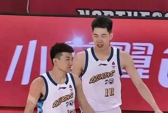 王博暖心助力家乡，孙铭徽护家人无可非议，相机禁入球馆乃常规规定