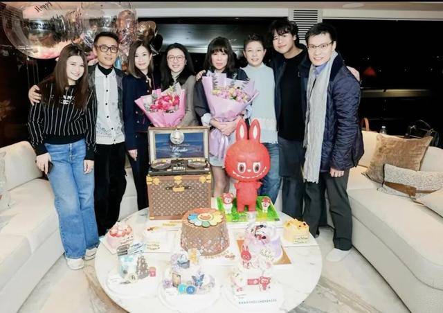 TVB视后现身百亿名媛游艇派对，打入顶级豪门圈，气场十足