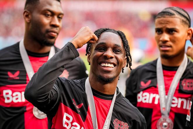 弗林蓬勒沃库森生涯数据:190场30球44助,赢下队史首个德甲