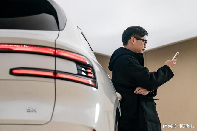 东方美学性能车——极氪8X