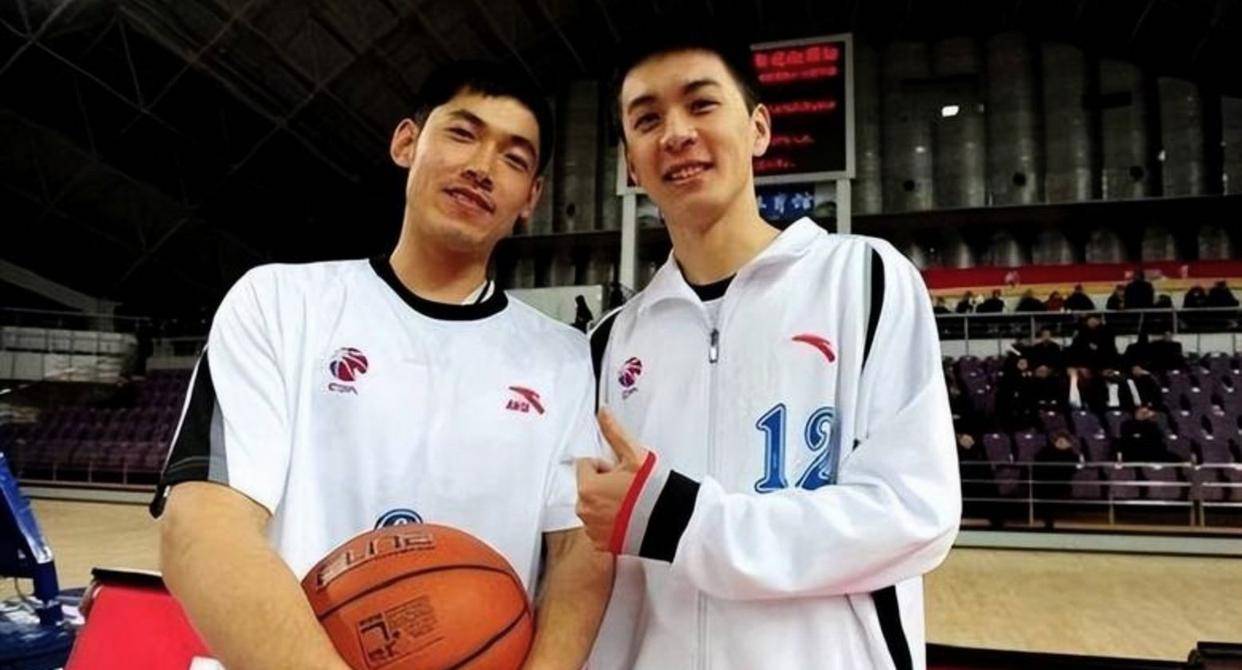 杨鸣赛后泪光闪烁，称与张庆鹏并肩多年情谊深厚，坚守兄弟墙角不再动摇