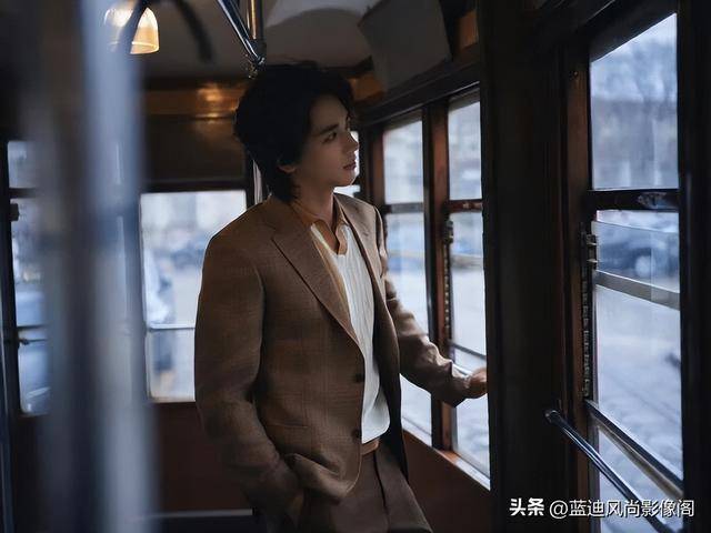 许魏洲这CANALI美拉德套装，是把米兰的秋揉进绅士骨里了吧！