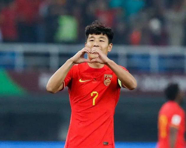 官宣！上港男足休赛期大调整：连签4名新援，2老将告别，武磊献上真挚祝福