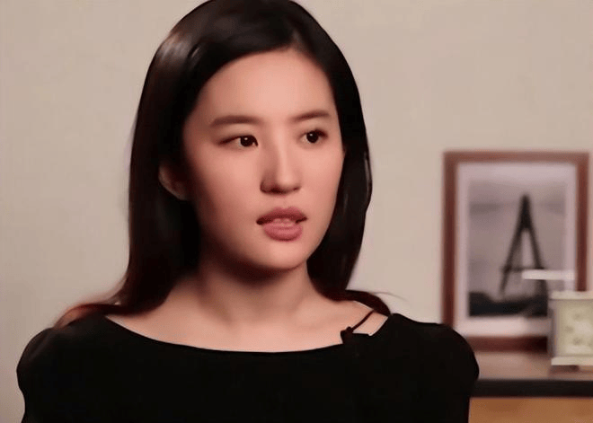 分手10年再看蒋欣叶祖新现状，一个身价过亿，一个印证刘亦菲的话