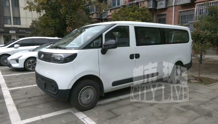 上汽大通新车安全带“卡脖”无法上牌