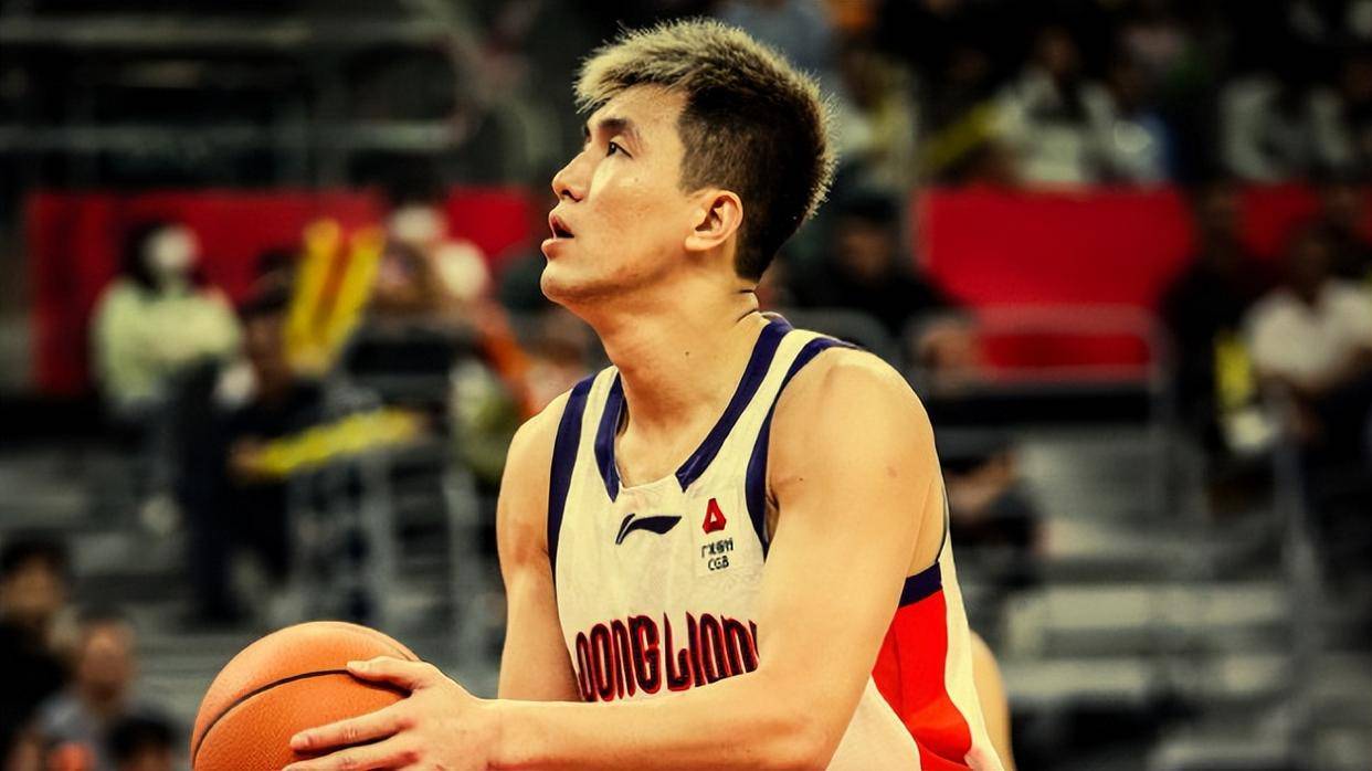 下午3点56官宣！郭艾伦对阵南京同曦队复出，单挑郭昊文看点十足，他能率队取胜吗？