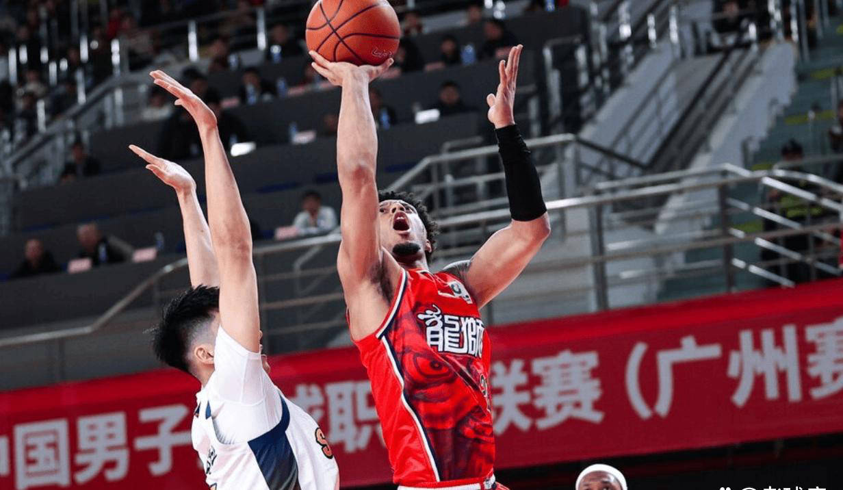 拒绝18分逆转，稳守胜利！郭艾伦复出狂砍16分4助攻，违体犯规险酿大祸