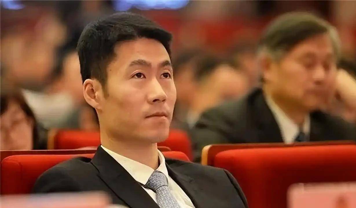 王励勤面临难题!国乒男双惨败，暴露体系缺陷，临时组合难敌专业