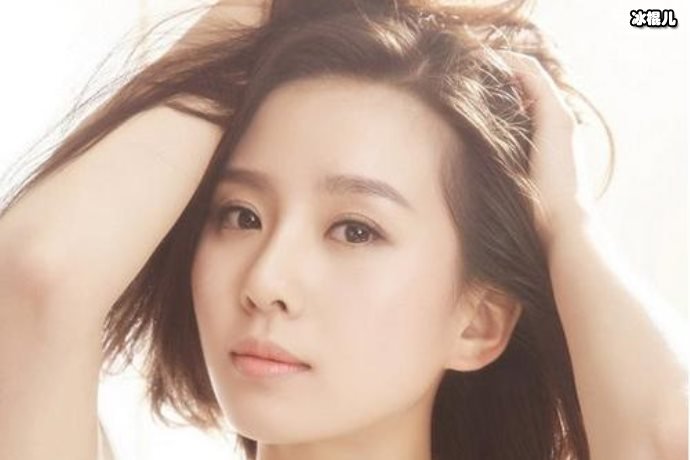 刘诗诗身穿红裙化身旧时光美人，怼脸状态绝了复古大片真有魅力！