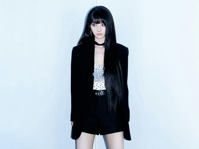 田曦薇风格大突破！从甜妹到暗黑御姐，这波穿搭思路直接封神