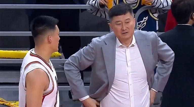 5连胜强势登顶！杜锋：保持高强度比赛，更多培养年轻球员