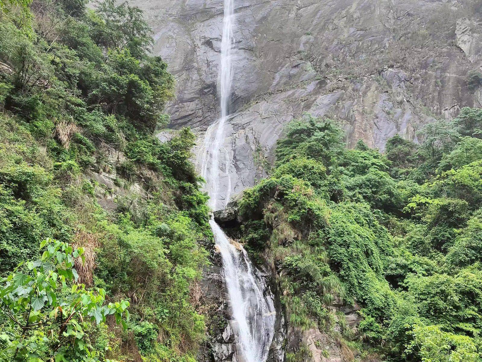 上海出发4天3晚私家团：悬崖仙谷、道教名山、晒秋古镇，一次解锁江西三大王牌！