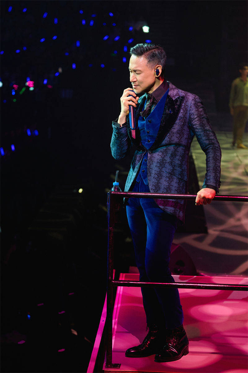 开巡唱，练一字马，60+张学友还要干什么？准备音乐剧