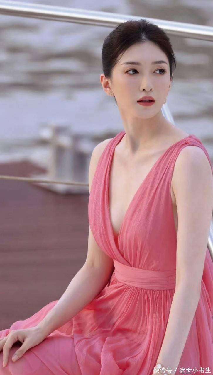 蕙质兰心江疏影：天生丽质，远山含黛，顾盼生姿，风华绝代