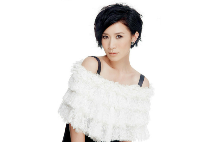 520福利日,佘诗曼助力奥普帮你大胆告白!