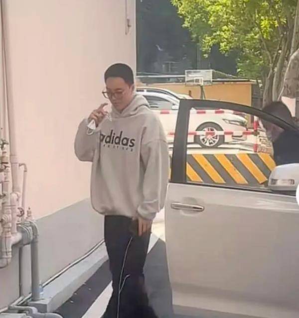 难怪状态不好！胡明轩伤病情况曝光球迷建议让他休息一段时间