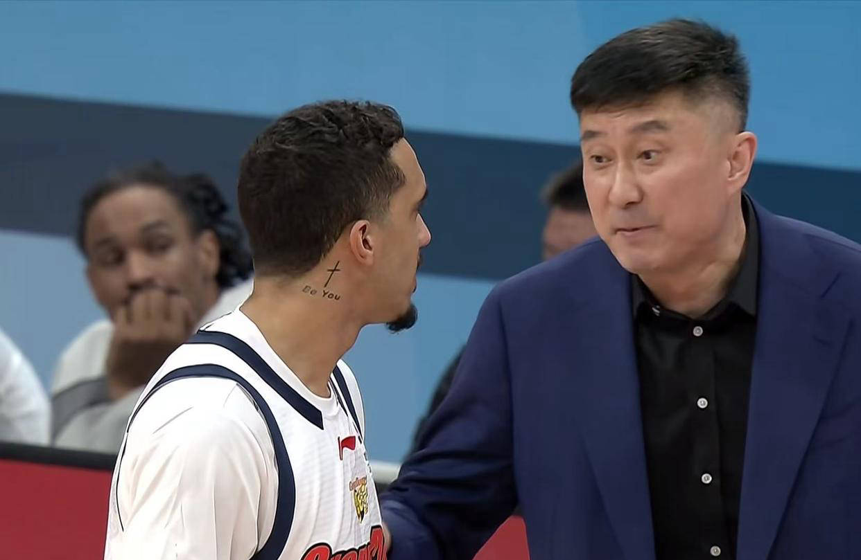 转正后表现下滑?广东队王牌内线成隐患,杜锋逼迫朱芳雨紧急签约第五外援!