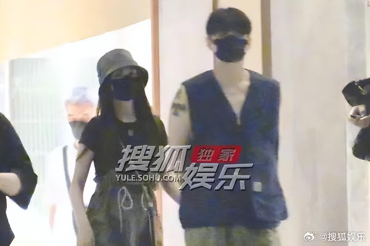 李荣浩杨丞琳牵手庆生!结婚5年感情十分稳定,这就是对的人