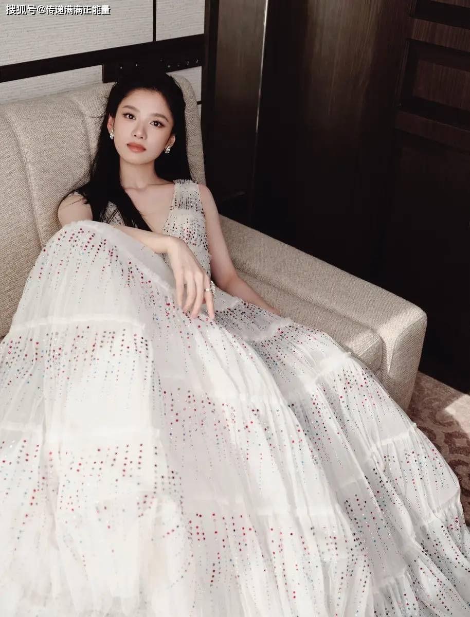 3个细节，读懂张婧仪的温暖力量