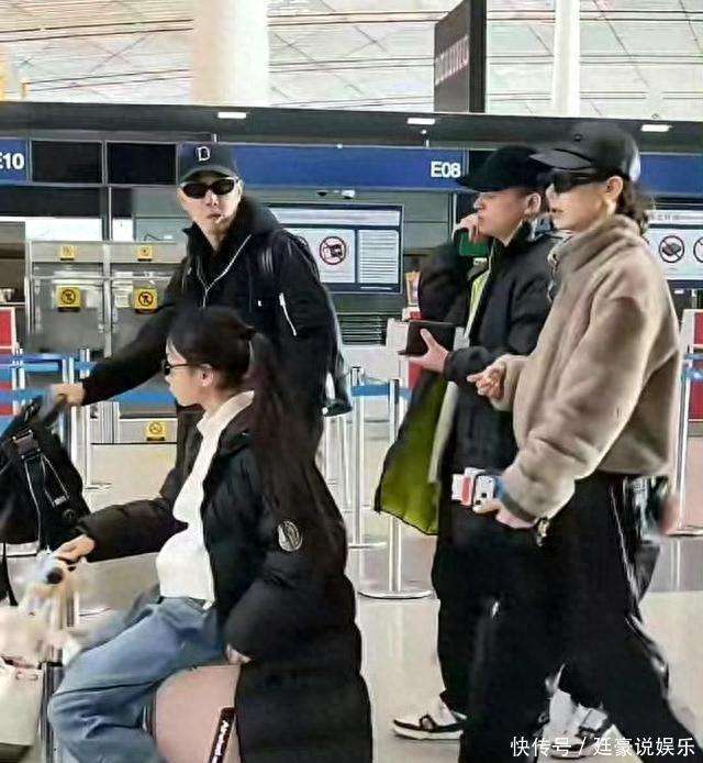 戚薇女儿机场照曝光，长成160大姑娘了，长相愈加像李承铉