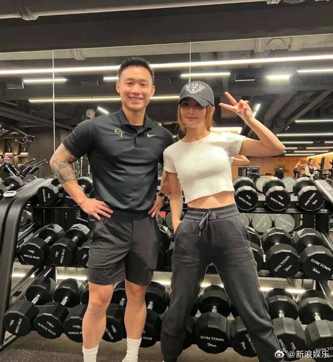 43岁阿Sa承认恋情，男友比其小10岁，是健身教练