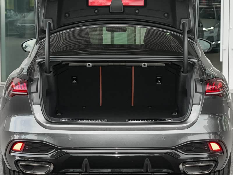 奥迪A5的储物格容量能满足日常需求吗？