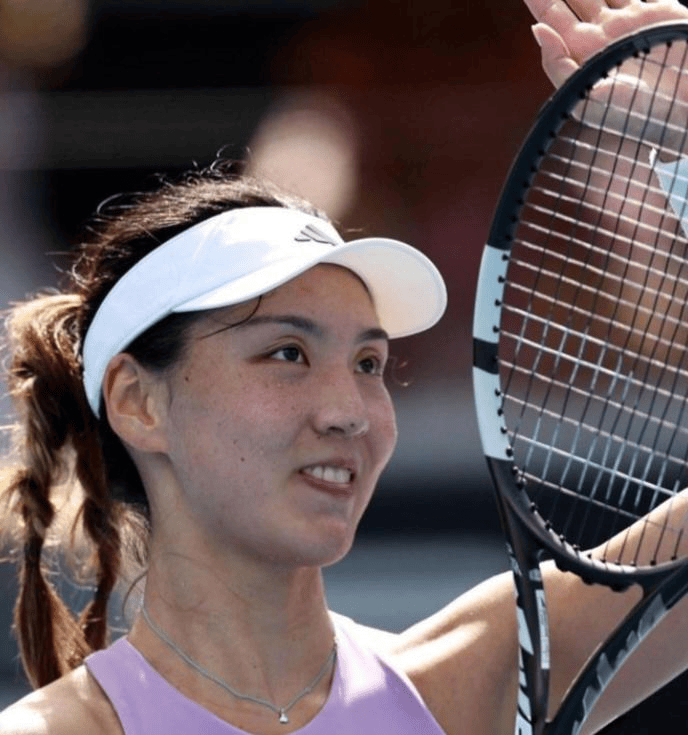 澳网虽止步，人民日报点名表扬，王欣瑜虽败犹荣，李娜当年说对了