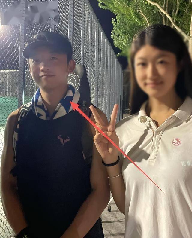 微博文化交流之夜生图翻车，祝绪丹脸肿张天爱嘴歪，郑恺暴瘦任嘉伦逆袭