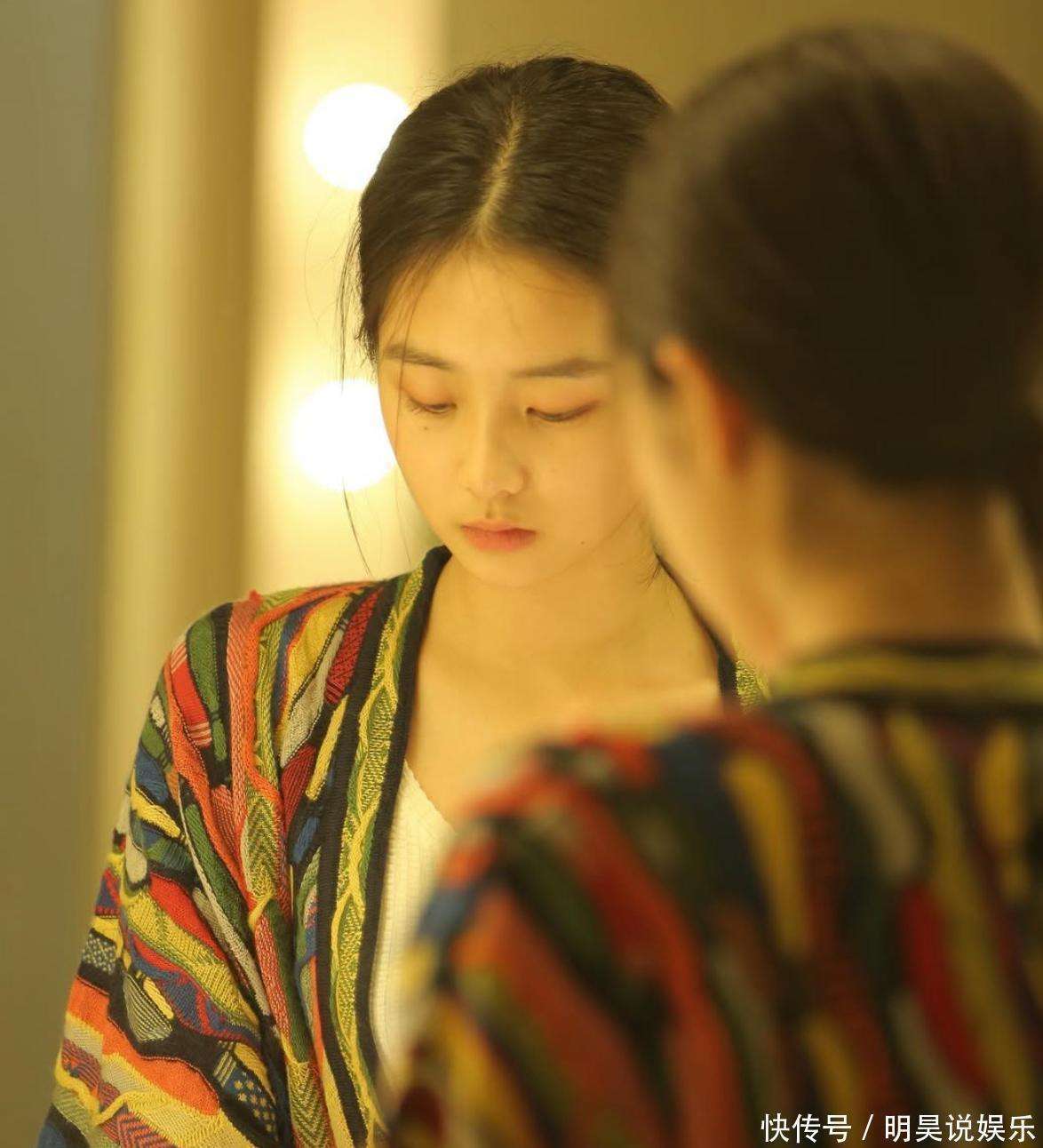 乖乖女人设崩塌！黄多多留学近照惹争议！富养女儿真的错了吗？