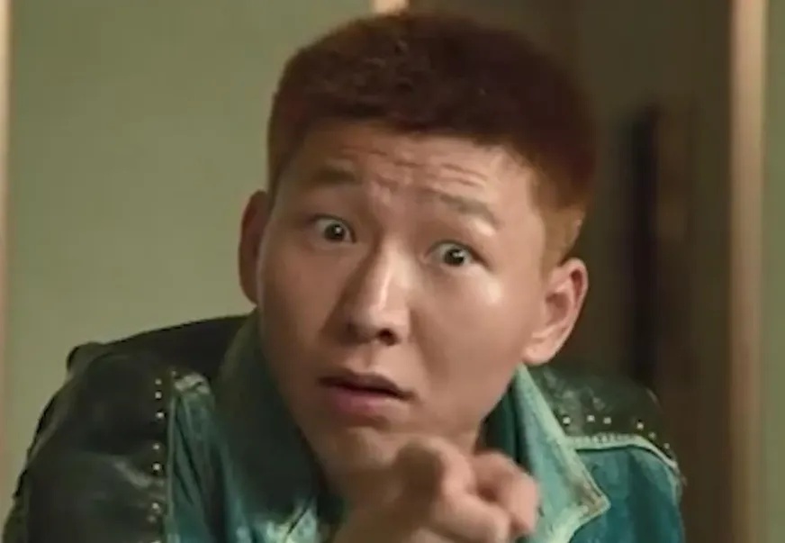 男演员阿如那官宣当爸!柳岩、马伯骞留言祝福_新闻