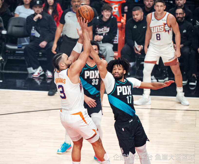 太阳19分逆转!霍勒迪156犯错,狄龙16中3也无妨,湖人弃将爆发立功