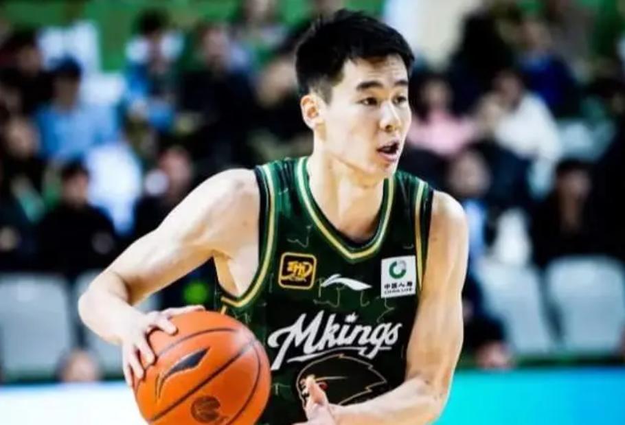 郭士强惹争议！中国男篮官宣21人新名单 周琦落选 本土得分王也被弃