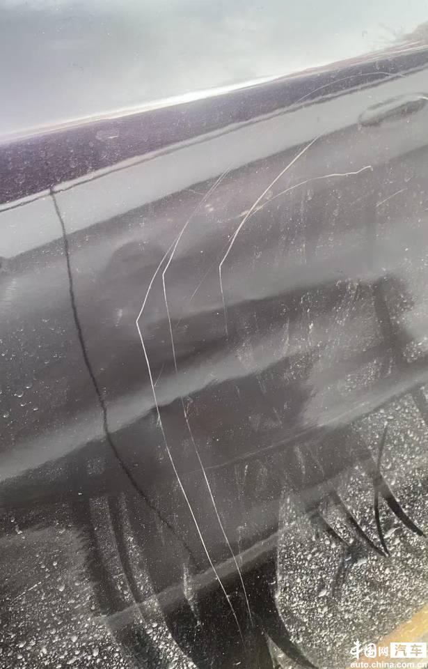 五菱星光车漆非常薄，非常软，车内异响