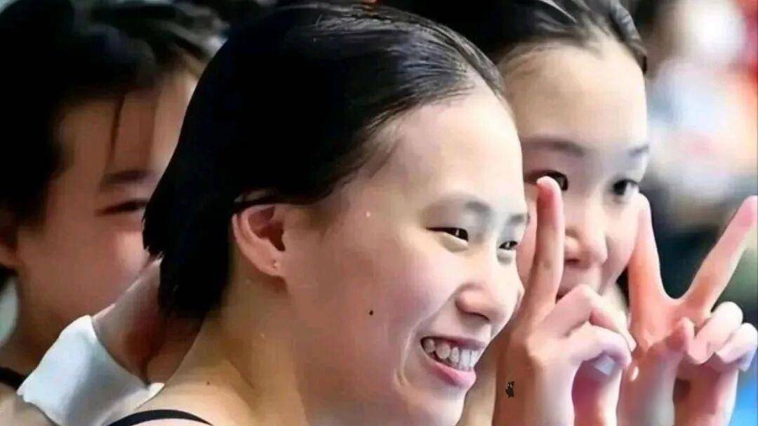 网传退赛竟是烟雾弹？1个细节破防，全红婵为何让教练陈若琳泪目？