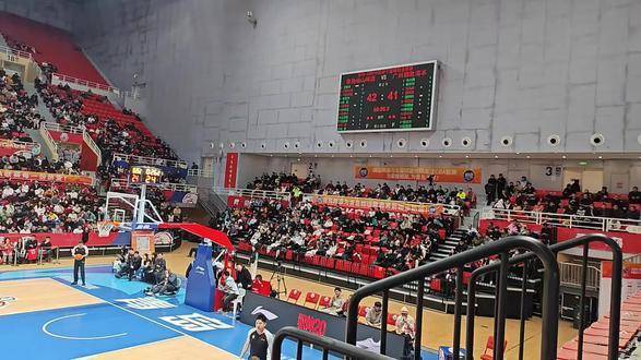 青岛崂山平度主场，郭艾伦压哨三分定乾坤