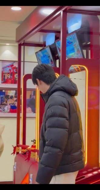 顺哥年末依旧马不停蹄，劳模称号实至名归 汪顺仍是意气风发的少年