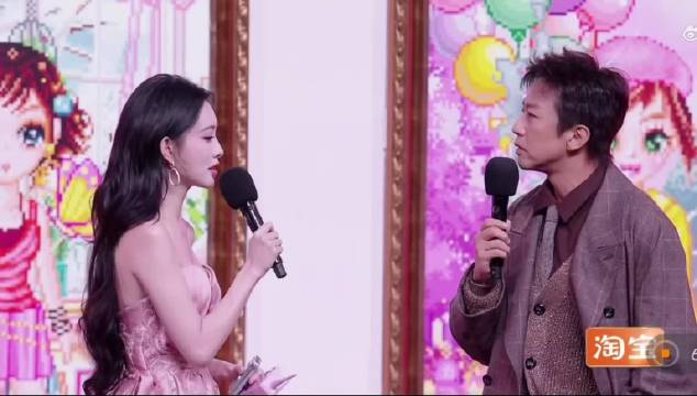 笑得很开心的白梦妍