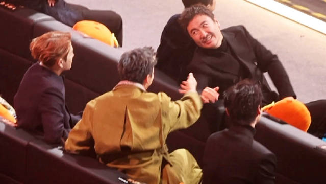 沈腾祝贺@William威廉陈伟霆 得奖，内场直拍