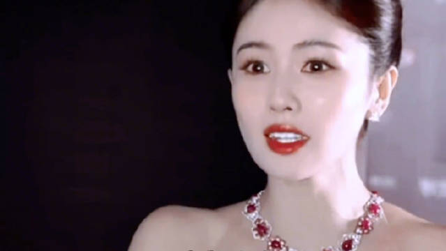 微博之夜众星互赠礼物，杨紫抽中张颂文紫竹宝瓶