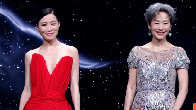 叶童和佘诗曼一起走红毯耶！