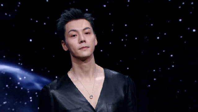 陈伟霆红毯，第一个镜头就这么帅