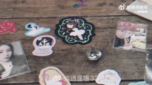 张碧晨粉棕唇甲同色造型显白提气质