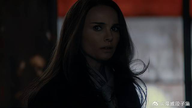 美女跟着导航去工厂 不料被一阵妖风带走，最终被粒子附身