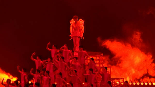 压轴登场，带来《冬泳》舞台！