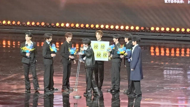 哈哈“对不起了，李飞！”还是觉得这个梗好好笑！